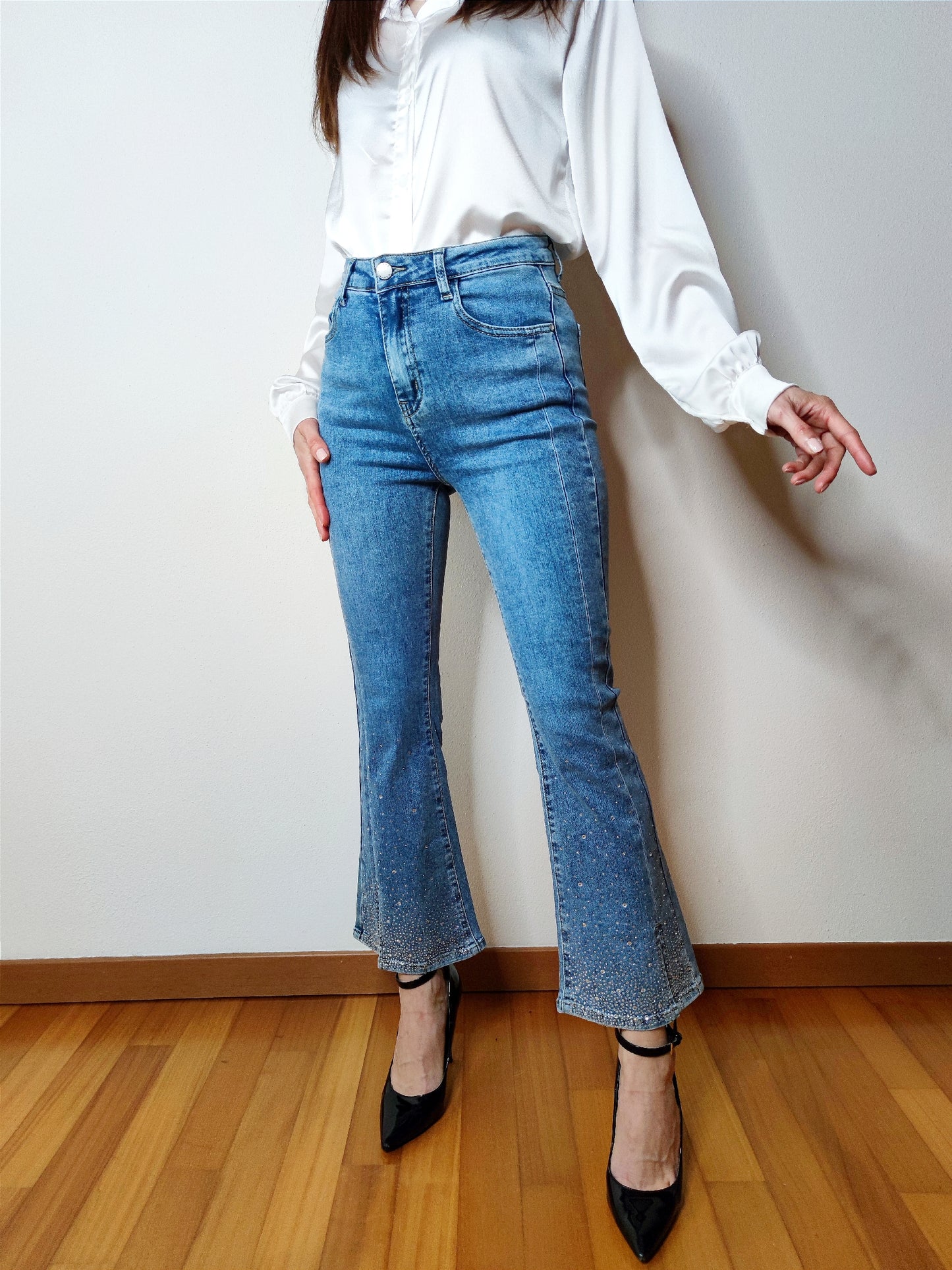 Jeans a zampetta con strass