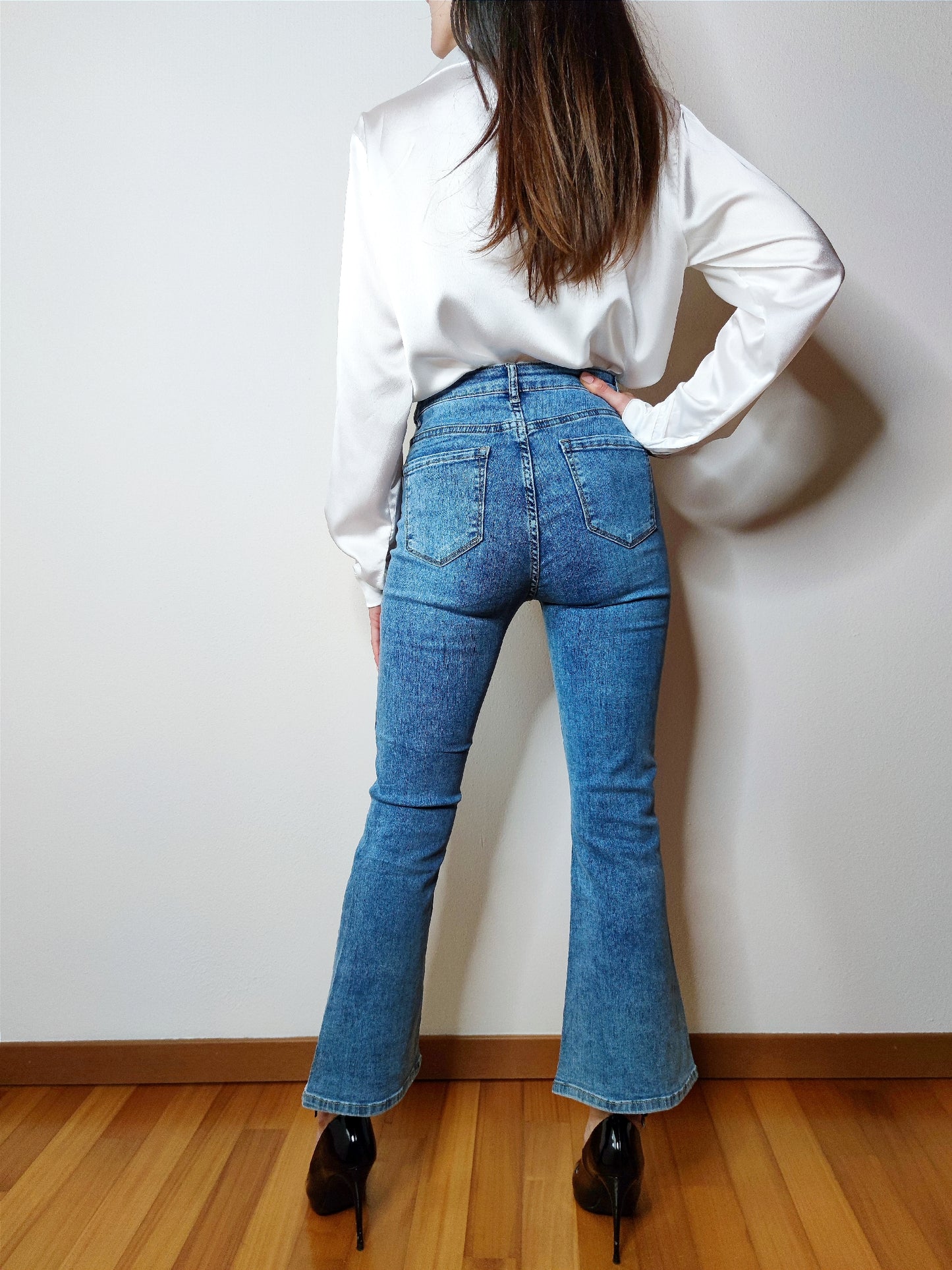 Jeans a zampetta con strass