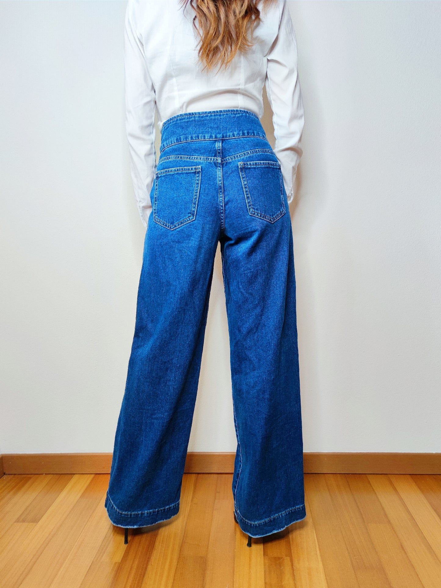 Jeans a palazzo con bottoni
